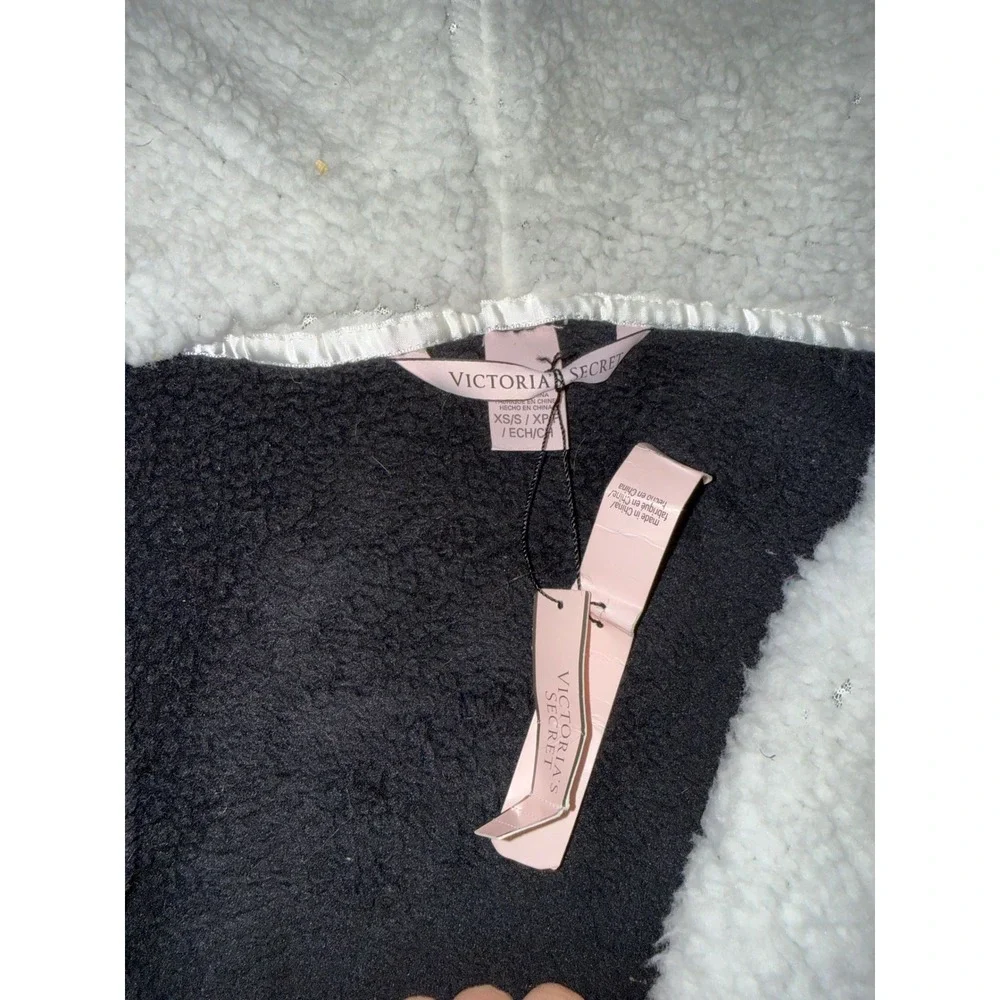 Victoria's Secret Hooded Plush Robe Black White Sherpa‎ Fleece Heart XS/S NWT